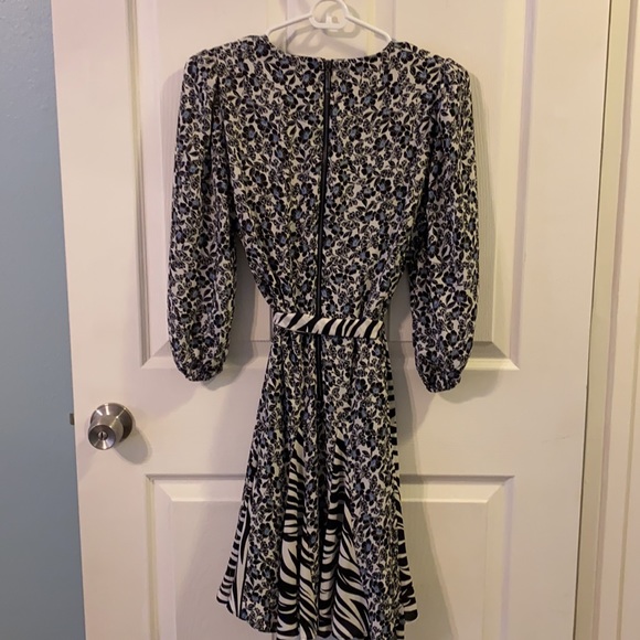 Black and white zip up dress with belt - Picture 2 of 3